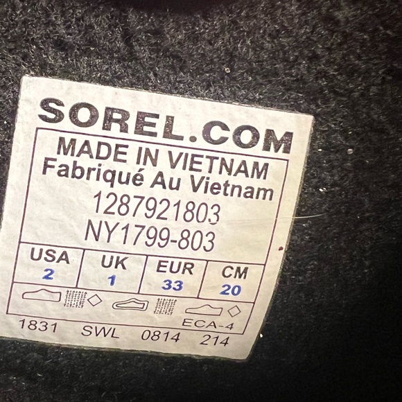 Kids Sorel snow boots in orange and grey. Size 2 - Picture 7 of 11